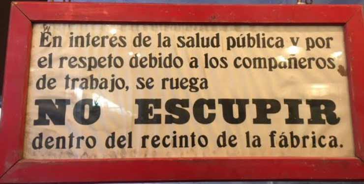 Prohibido escupir en el suelo