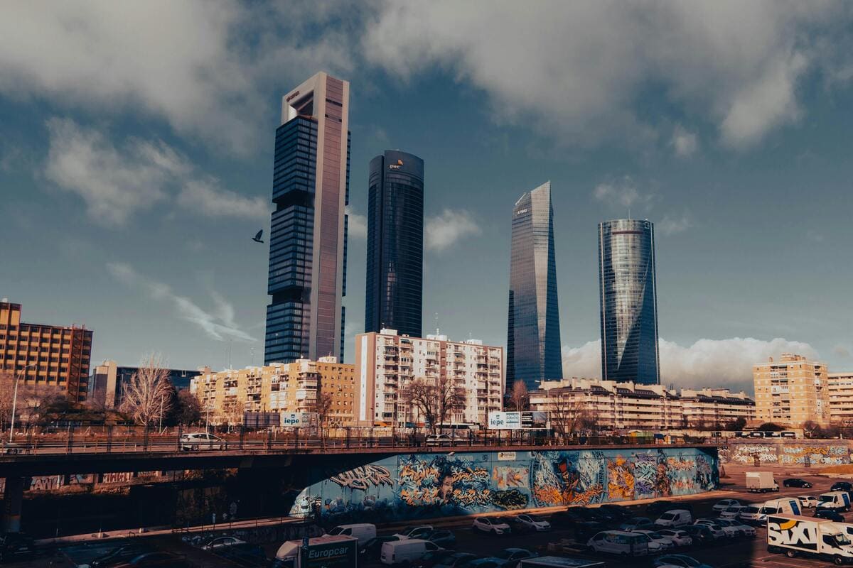 La agencia EFE miente sobre el accidente del helicóptero y la Torre de Cristal