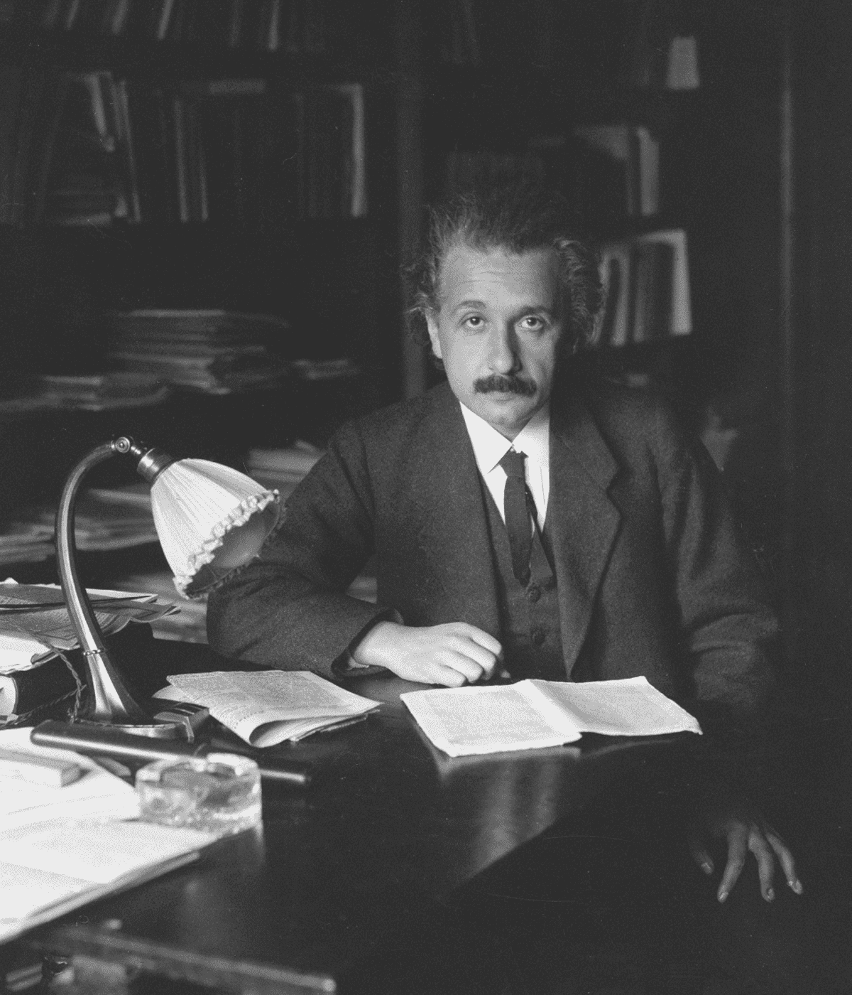 Aventuras científicas para probar la teoría de la relatividad