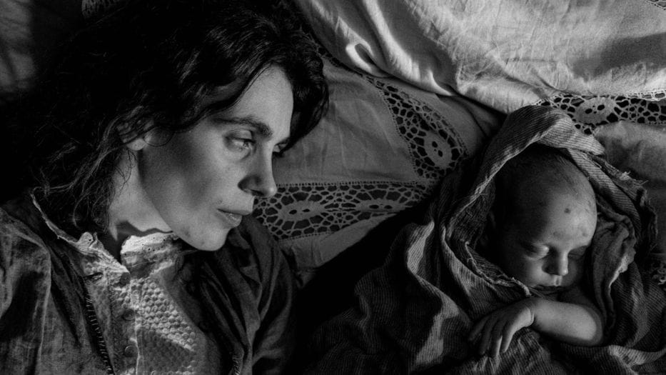 La chica de la aguja (2024), la pobreza como origen de la maldad